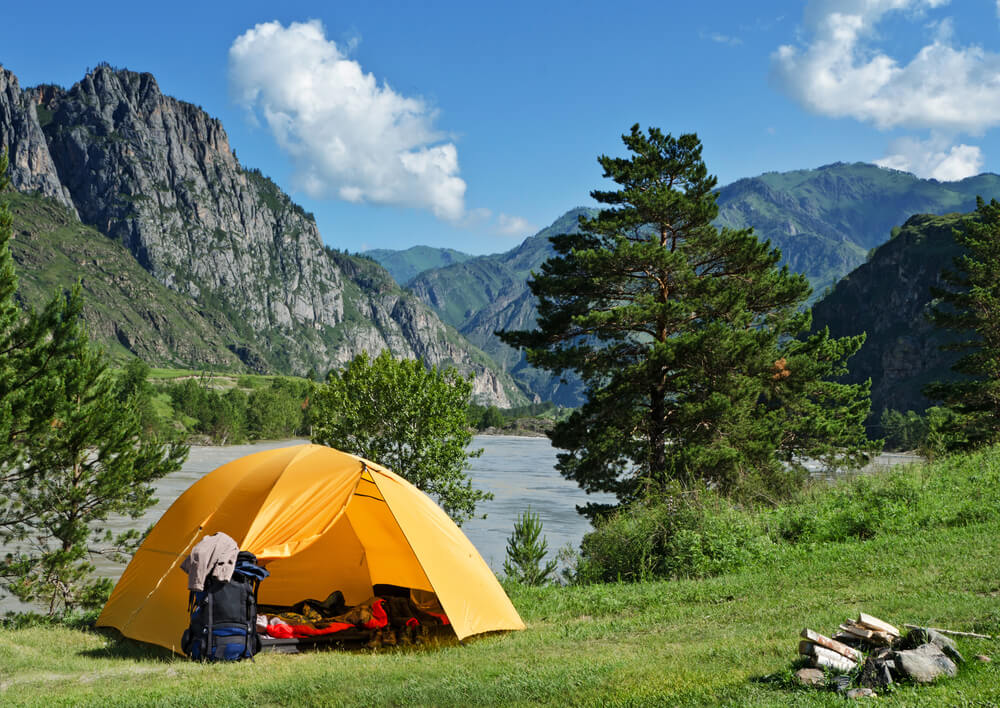 Кемпинг лагерь в горах