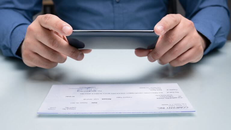 5 Benefits of Using Mobile Deposit for Your Checks