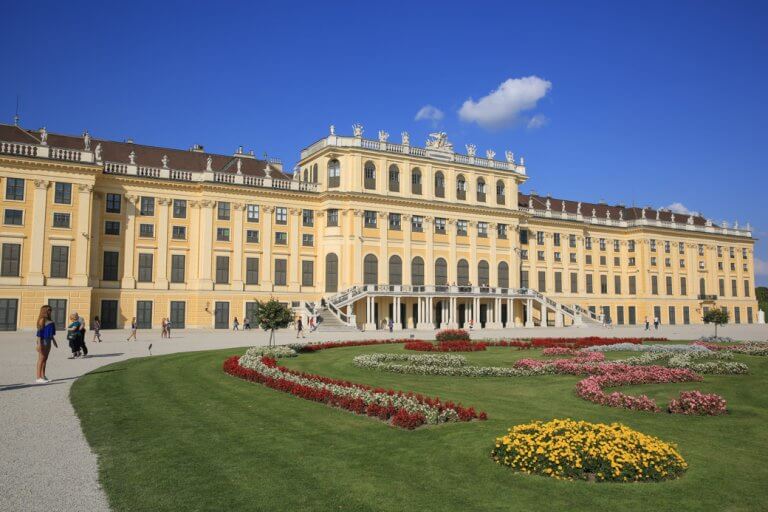 Exploring Imperial Grandeur: A Comprehensive Guide to Visiting Schloss Schönbrunn